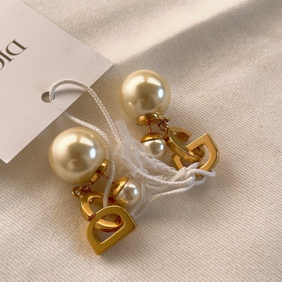 Dior Tribales Earrings Gold-Finish Metal and White Resin Pearls - Picture 9 of 16